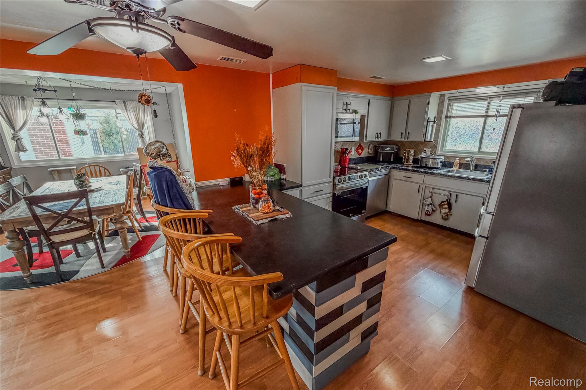 Fraser, Michigan 48026, United States, 3 Bedrooms Bedrooms, ,2 BathroomsBathrooms,Residential,Active,251415