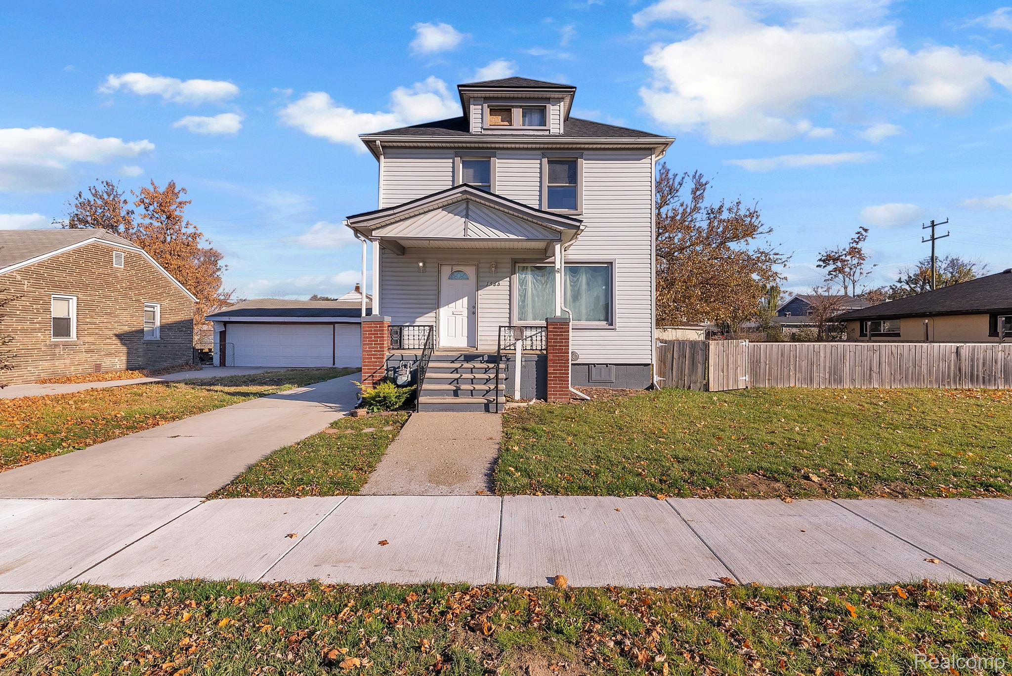 1566 University Avenue