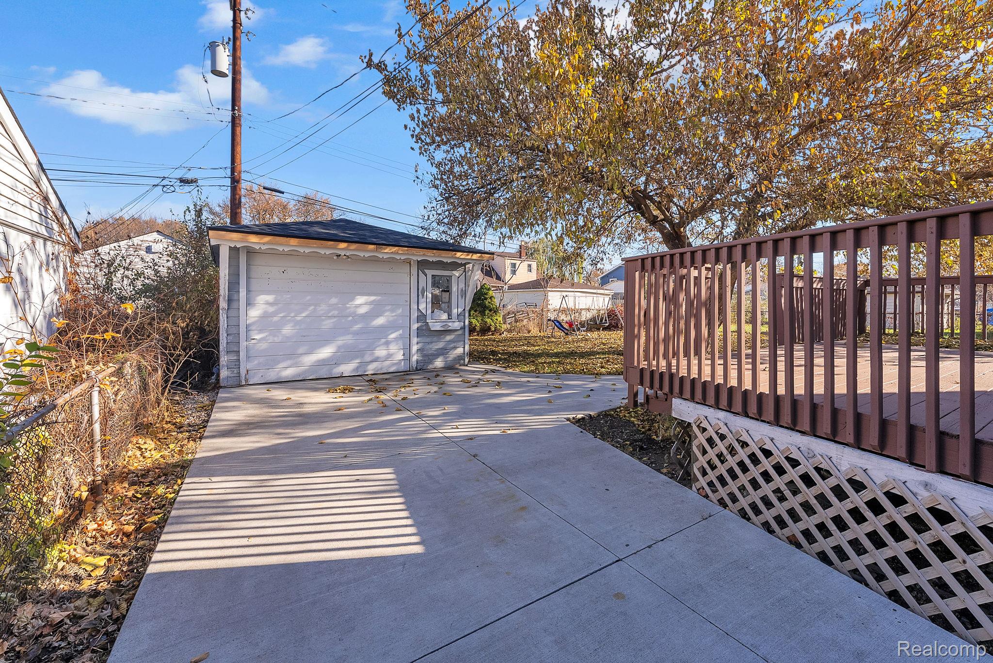 1566 University Avenue