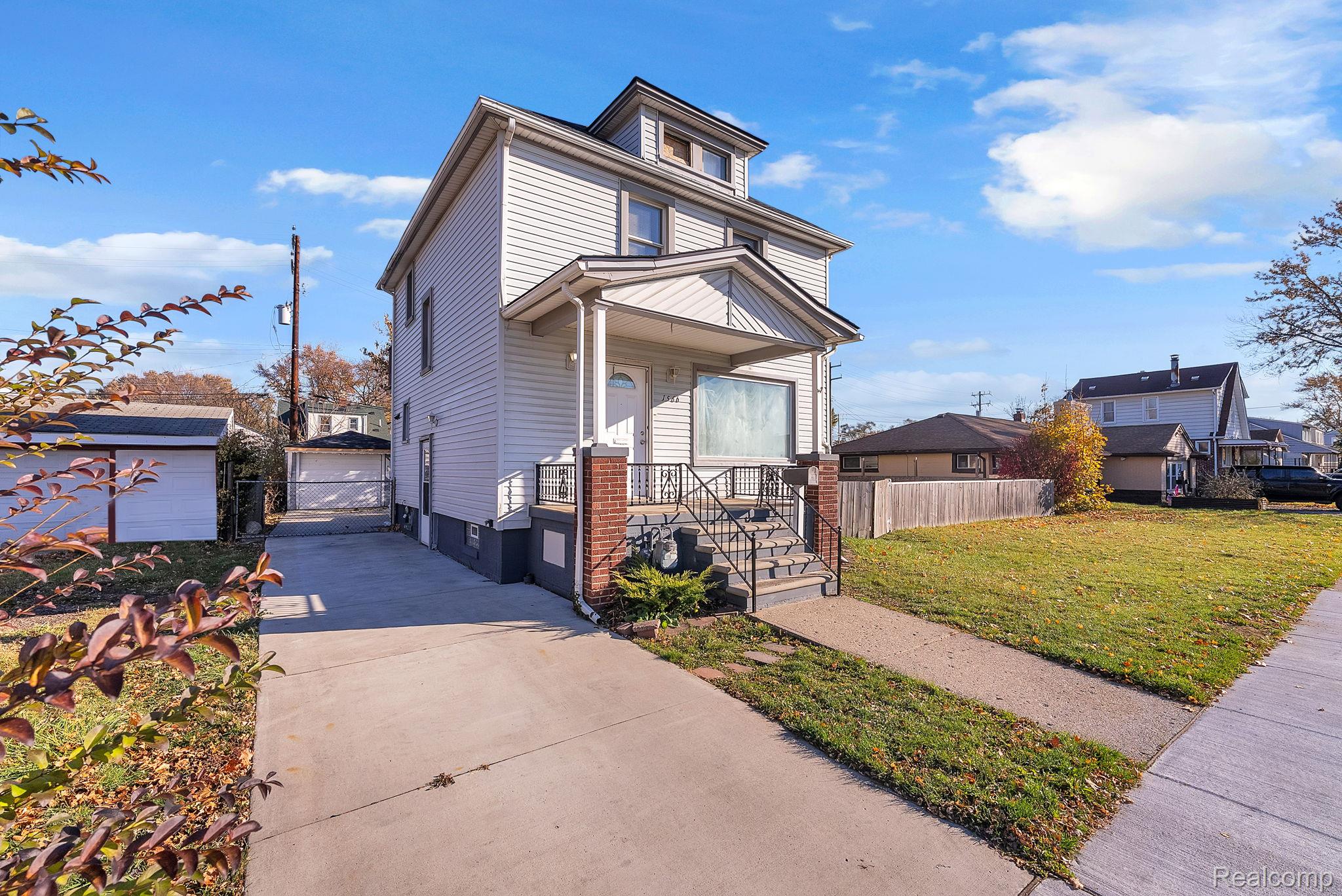 1566 University Avenue