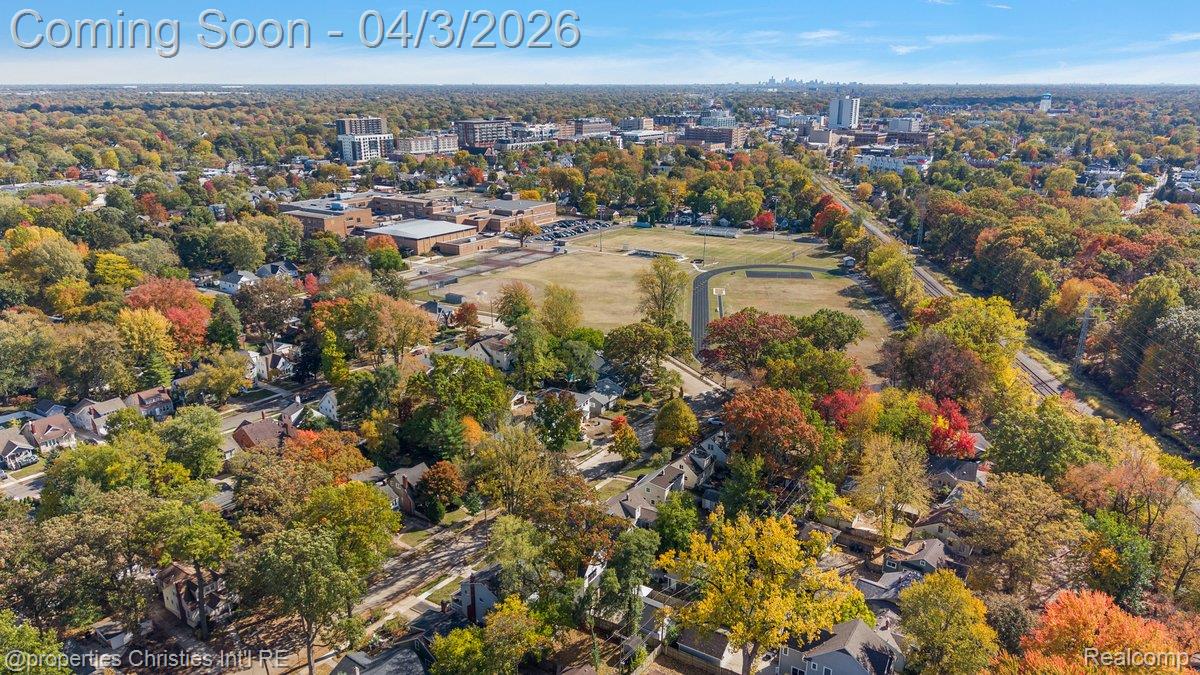 929 N Pleasant Street