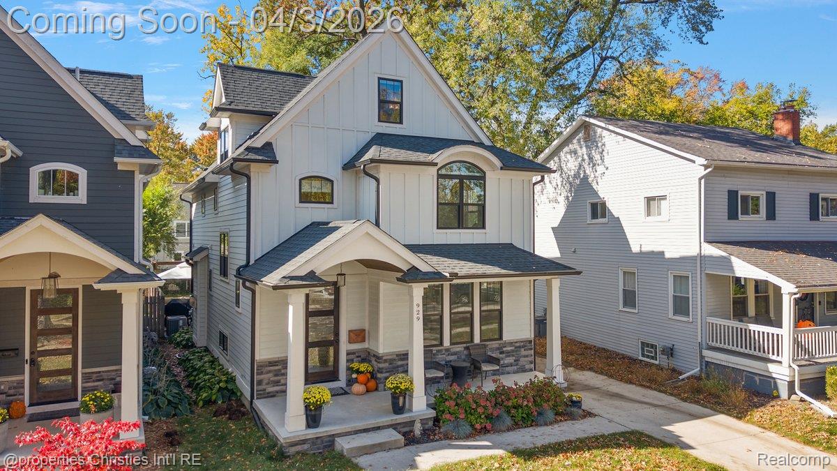 929 N Pleasant Street