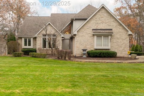 2321 Pine Hollow Brighton City MI 48114
