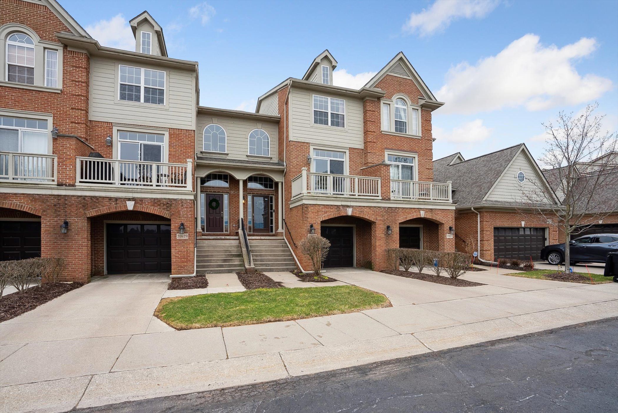 37633 NEWBURGH PARK Circle