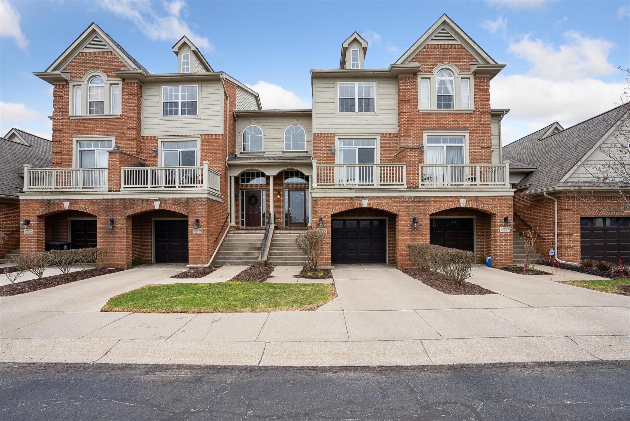 37633 NEWBURGH PARK Circle