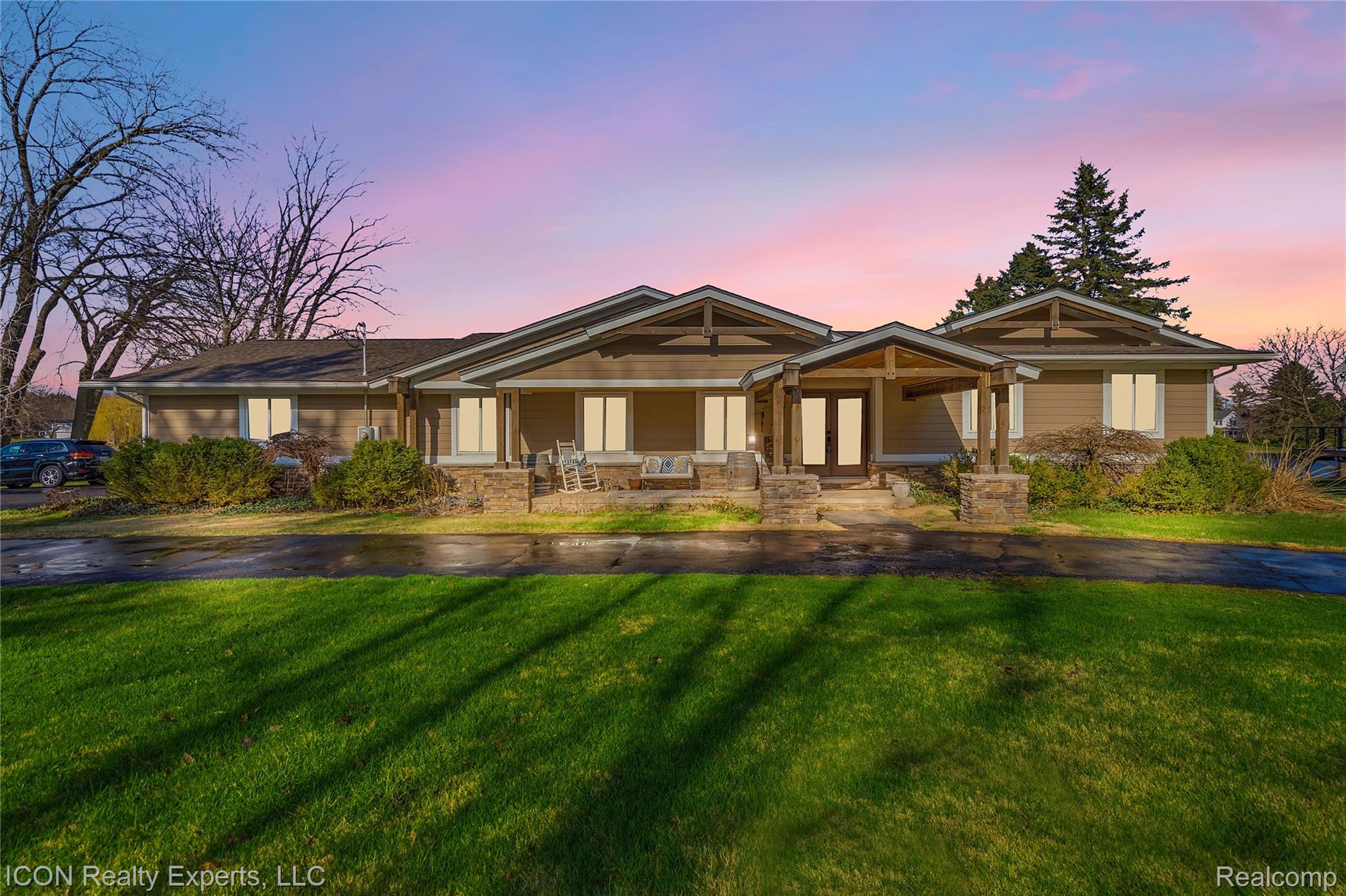 3860 E Commerce Road