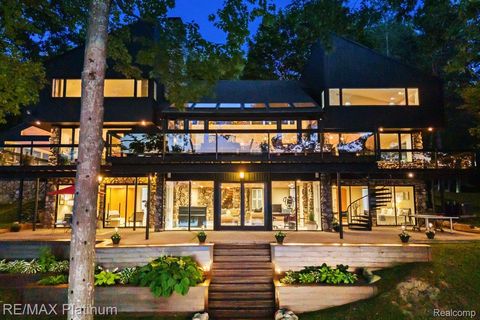 2095 Brighton Shores Trail Genoa Township MI 48843