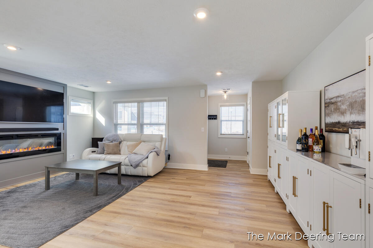 6648 Promenade Street NE