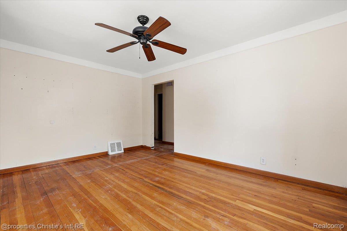 23704 Hazelwood Avenue