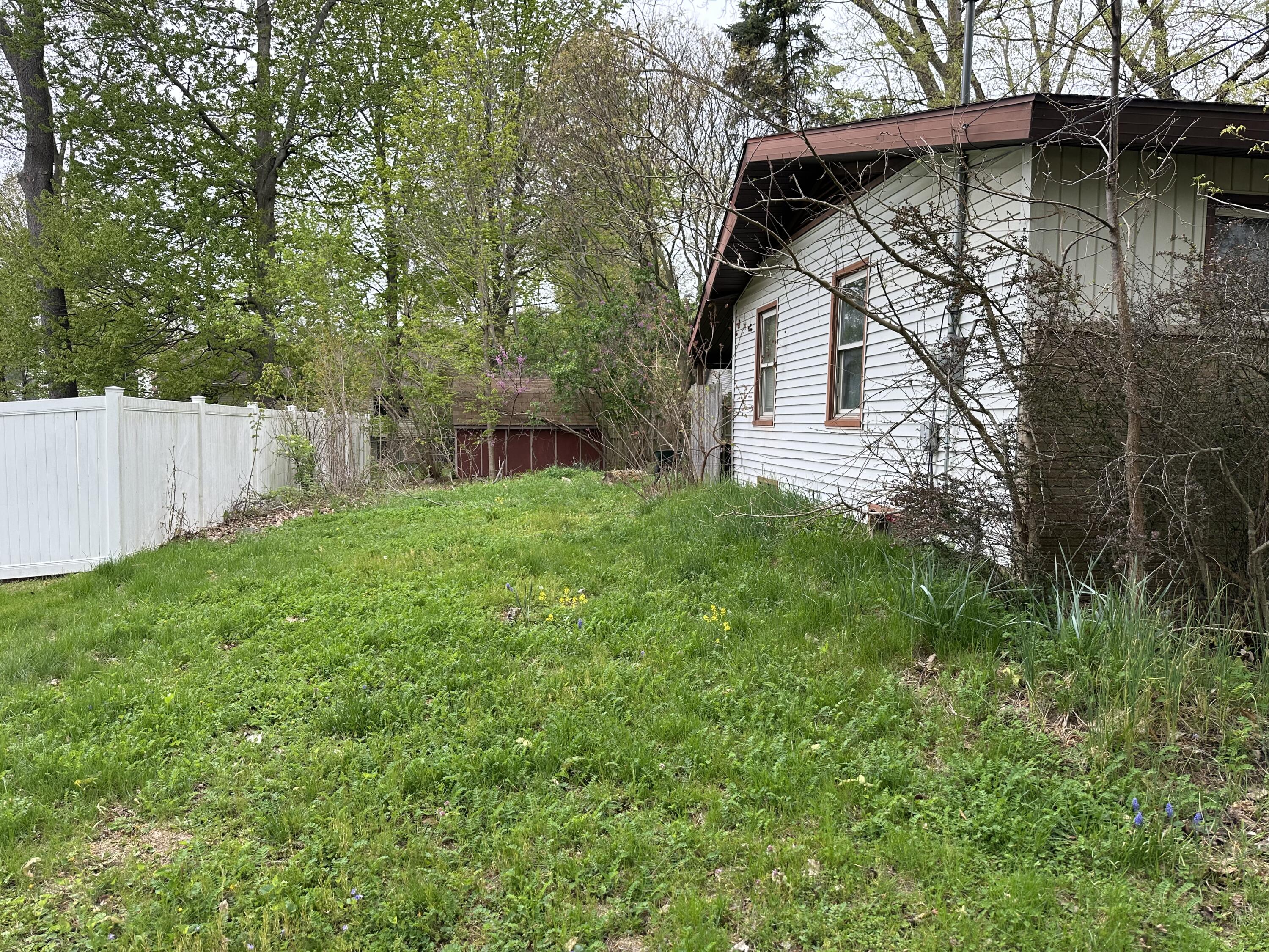 1575 Mullins Avenue NW