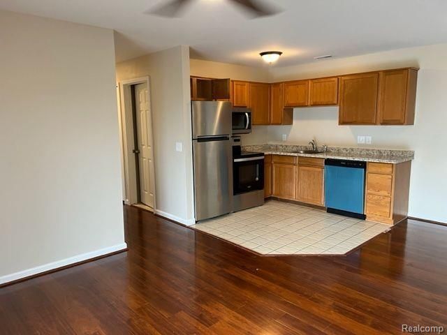 Fraser, Michigan 48026, United States, 2 Bedrooms Bedrooms, ,2 BathroomsBathrooms,Residential,Active,92014