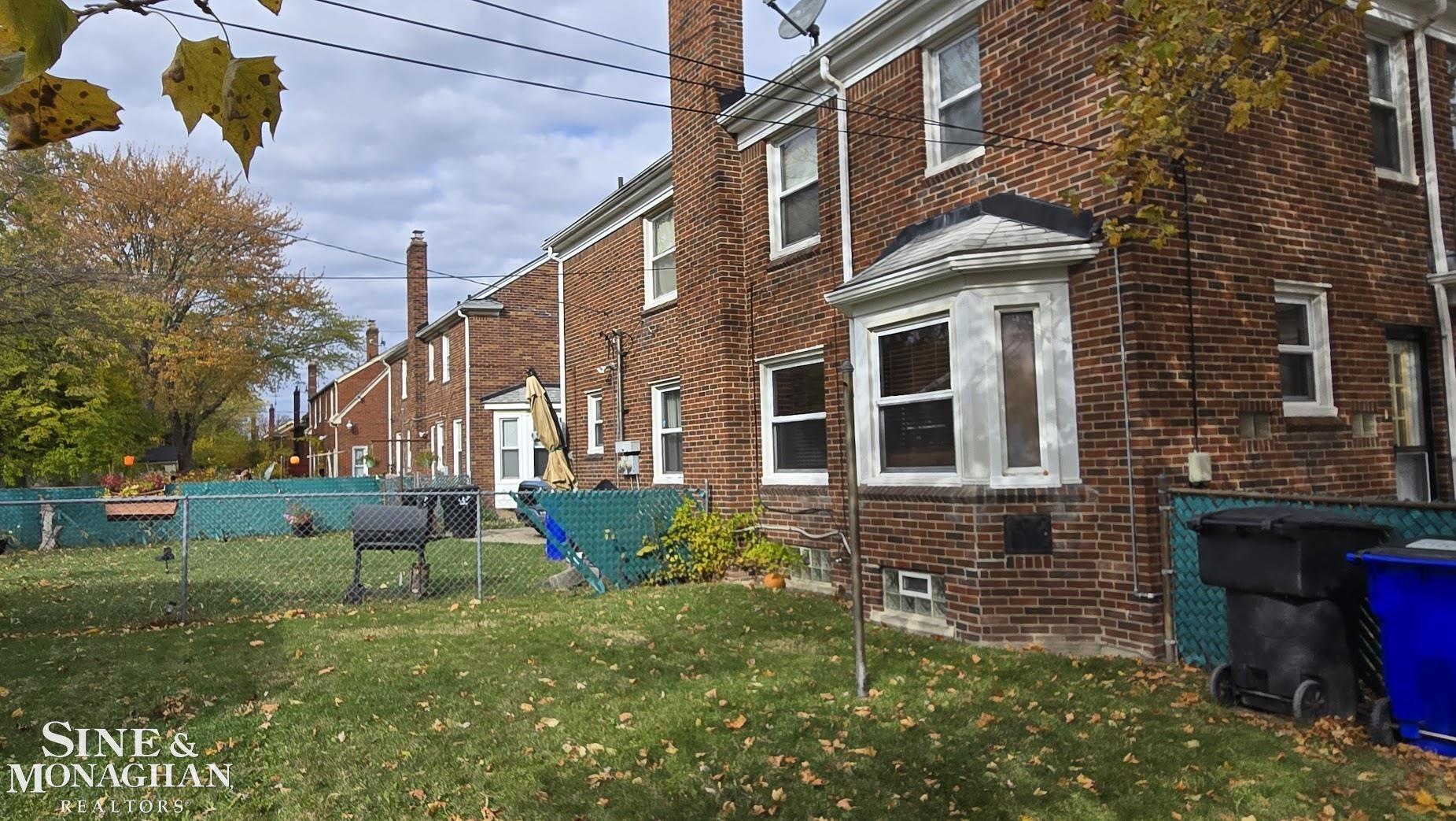 21820-28 Moross Rd Road