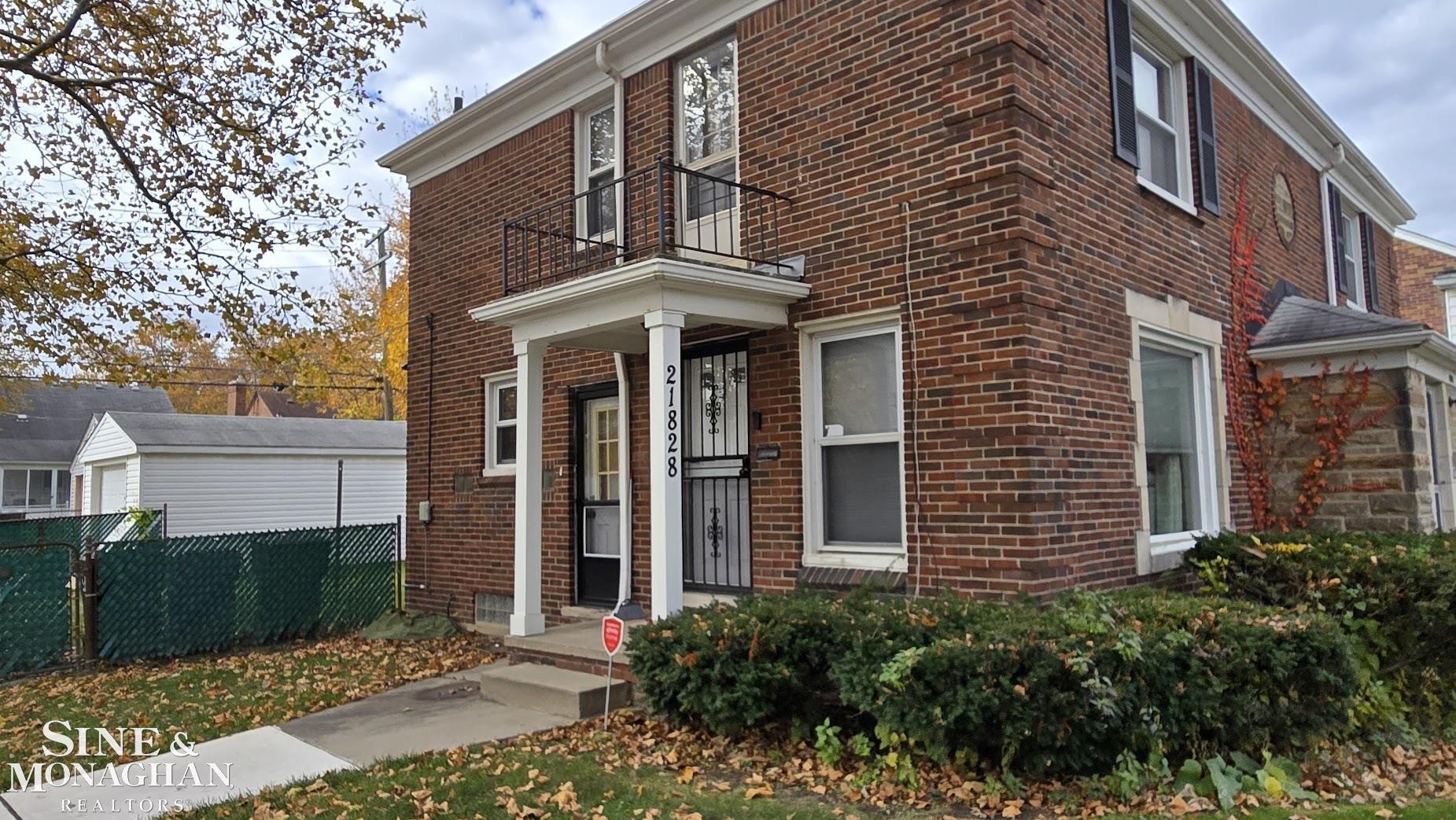 21820-28 Moross Rd Road