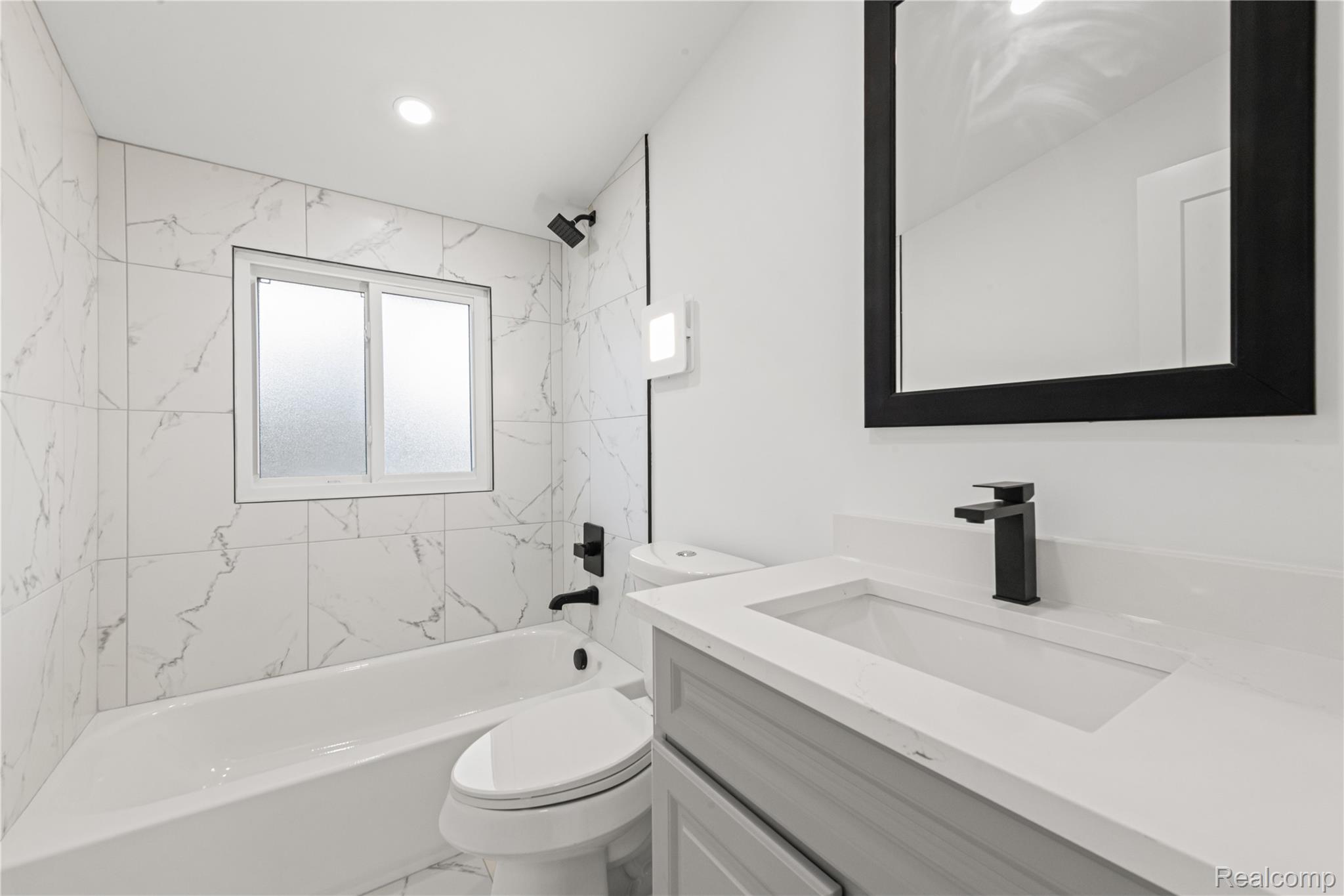 Waterford, Michigan 48329, United States, 4 Bedrooms Bedrooms, ,2 BathroomsBathrooms,Residential,Coming Soon,249363