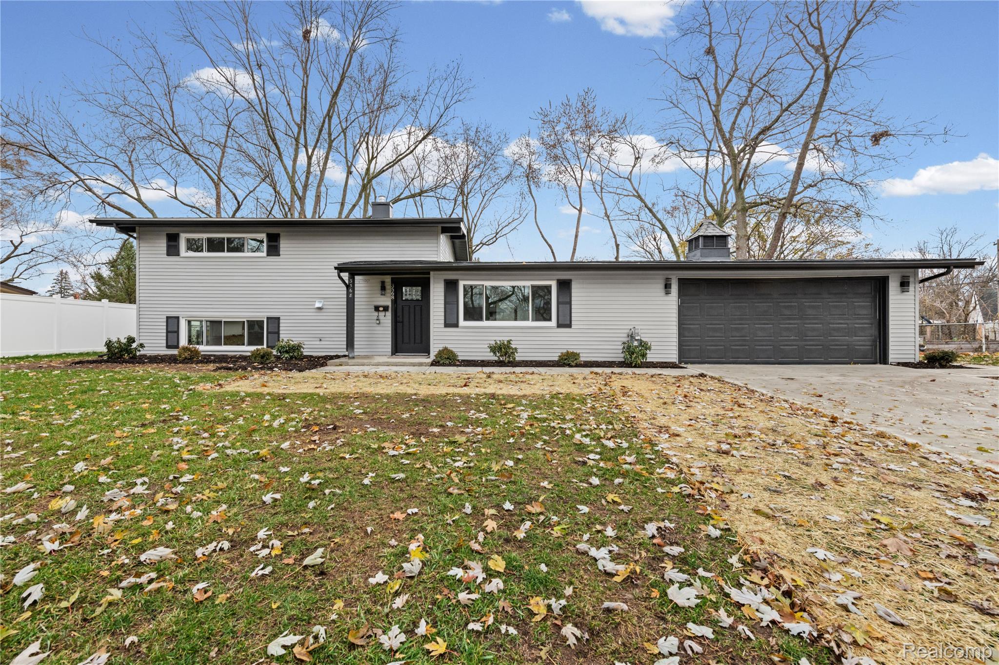 Waterford, Michigan 48329, United States, 4 Bedrooms Bedrooms, ,2 BathroomsBathrooms,Residential,Coming Soon,249363