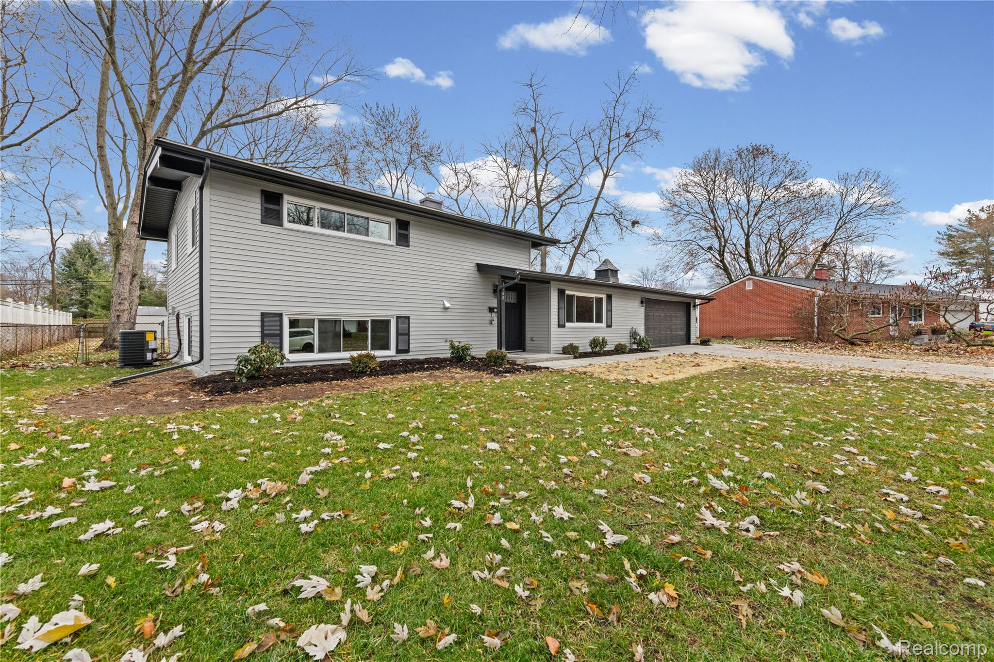 Waterford, Michigan 48329, United States, 4 Bedrooms Bedrooms, ,2 BathroomsBathrooms,Residential,Coming Soon,249363