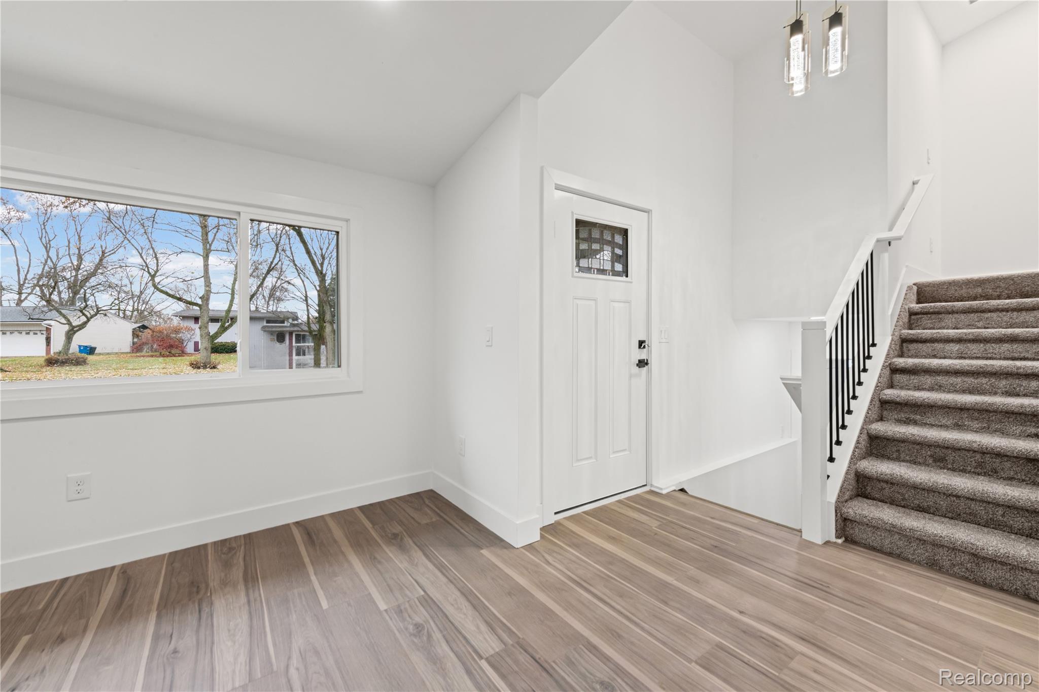 Waterford, Michigan 48329, United States, 4 Bedrooms Bedrooms, ,2 BathroomsBathrooms,Residential,Coming Soon,249363