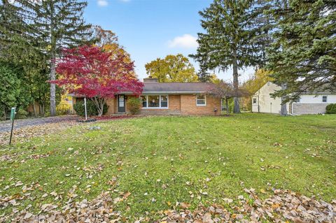 1321 RAINBOW Drive Saginaw Charter Township MI 48638