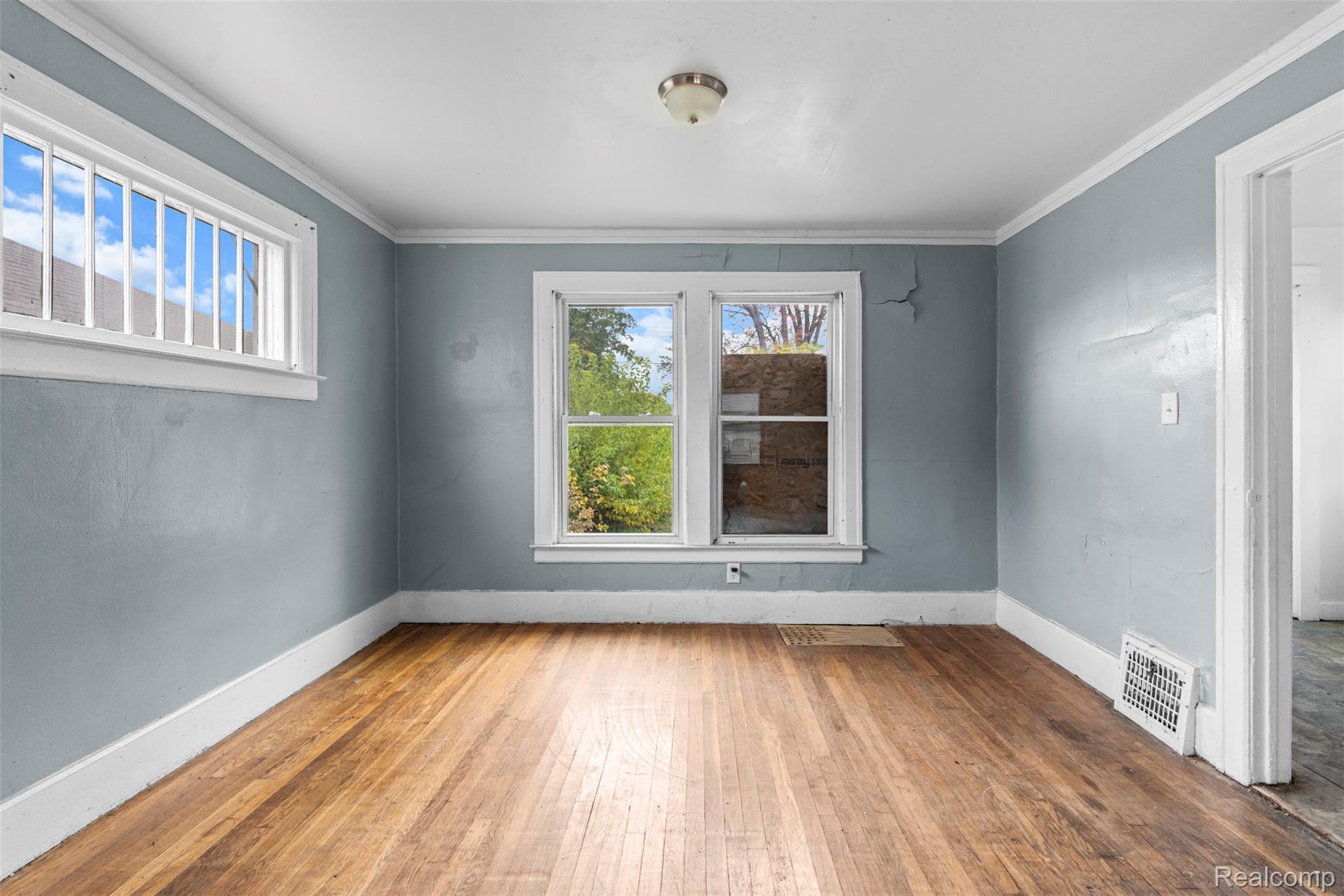 977 E Brentwood Street