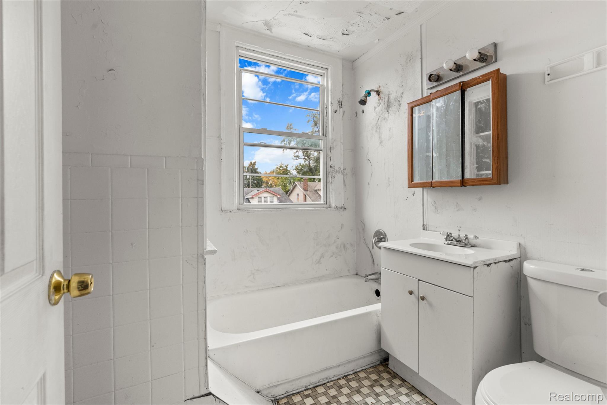 977 E Brentwood Street