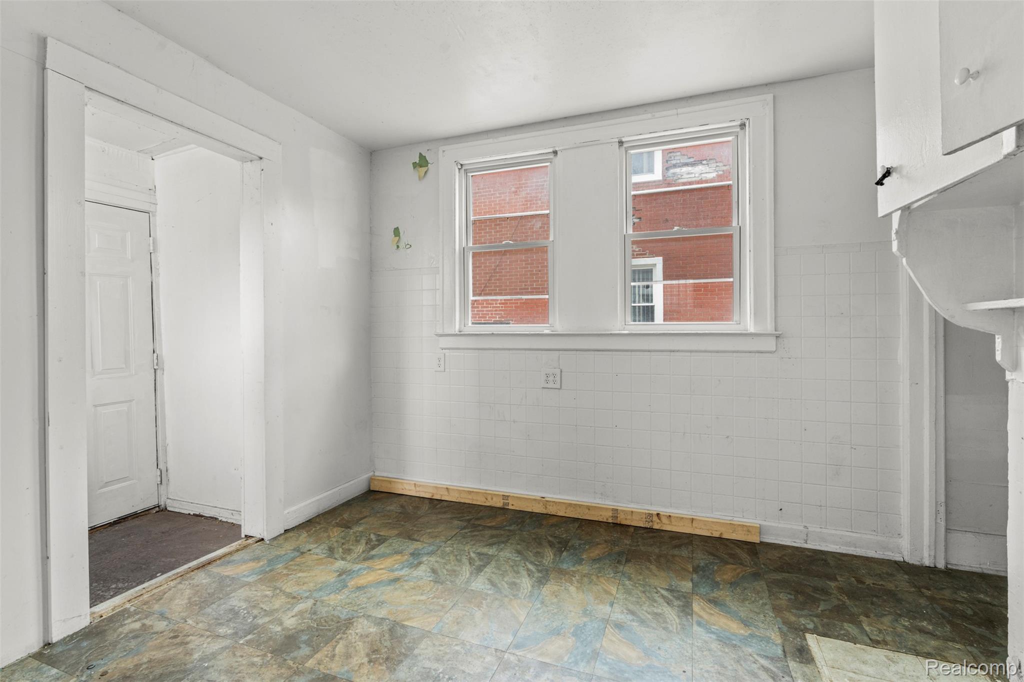 977 E Brentwood Street