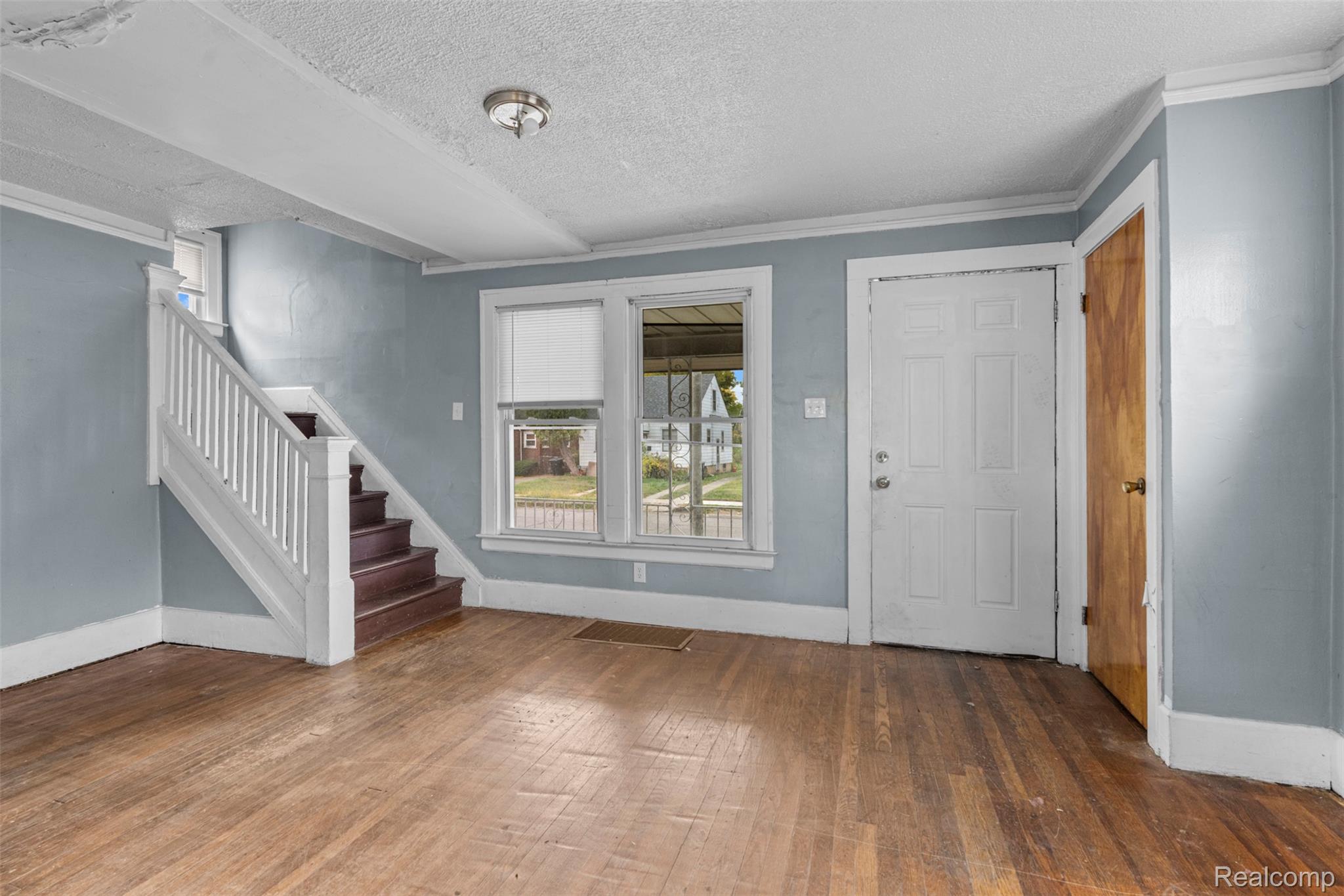 977 E Brentwood Street