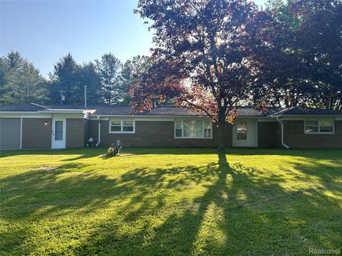 205 Sterling Drive Lapeer City MI 48446