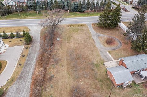 2041 W Maple Road Commerce Charter Township MI 48390