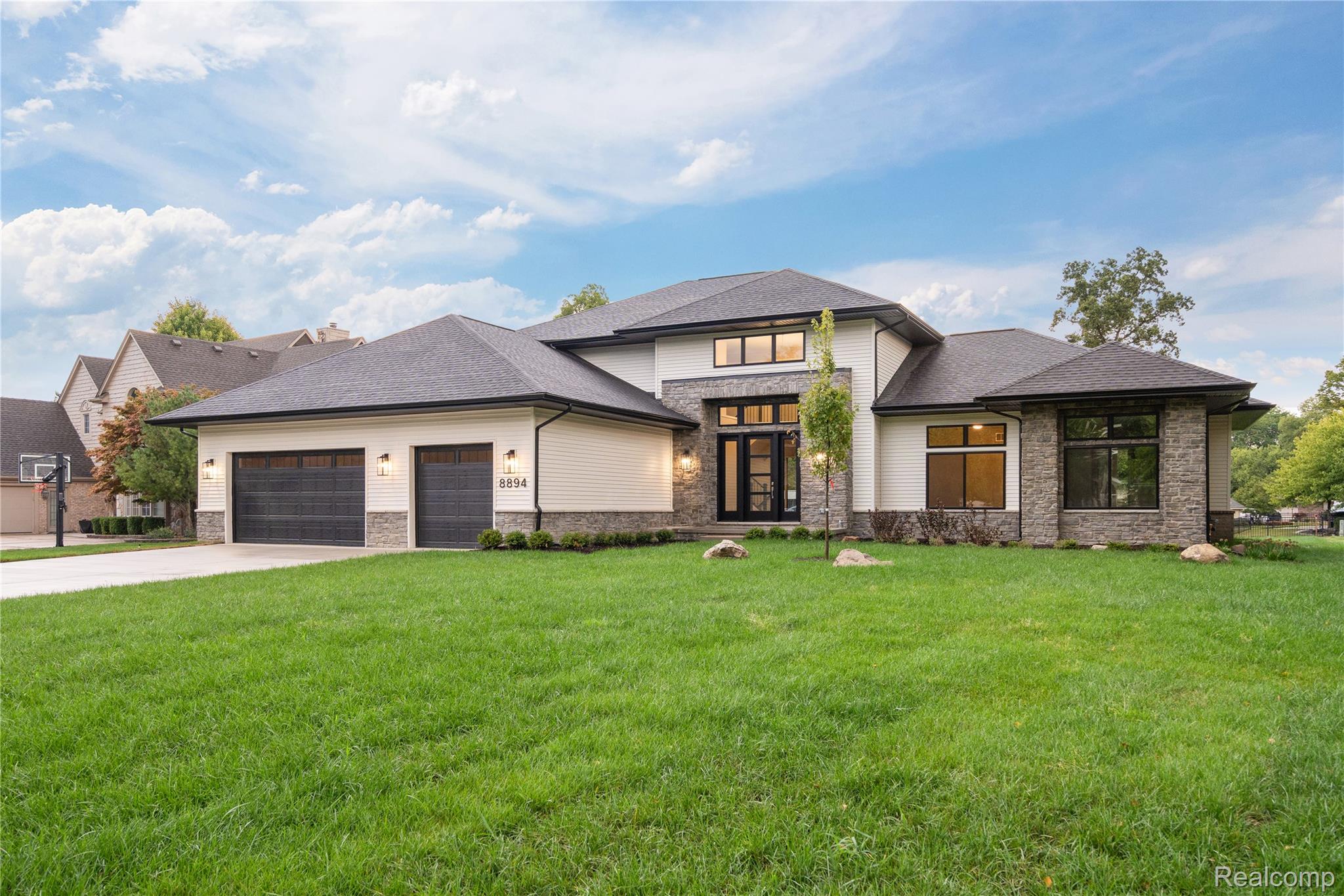 8894 Marquette Drive