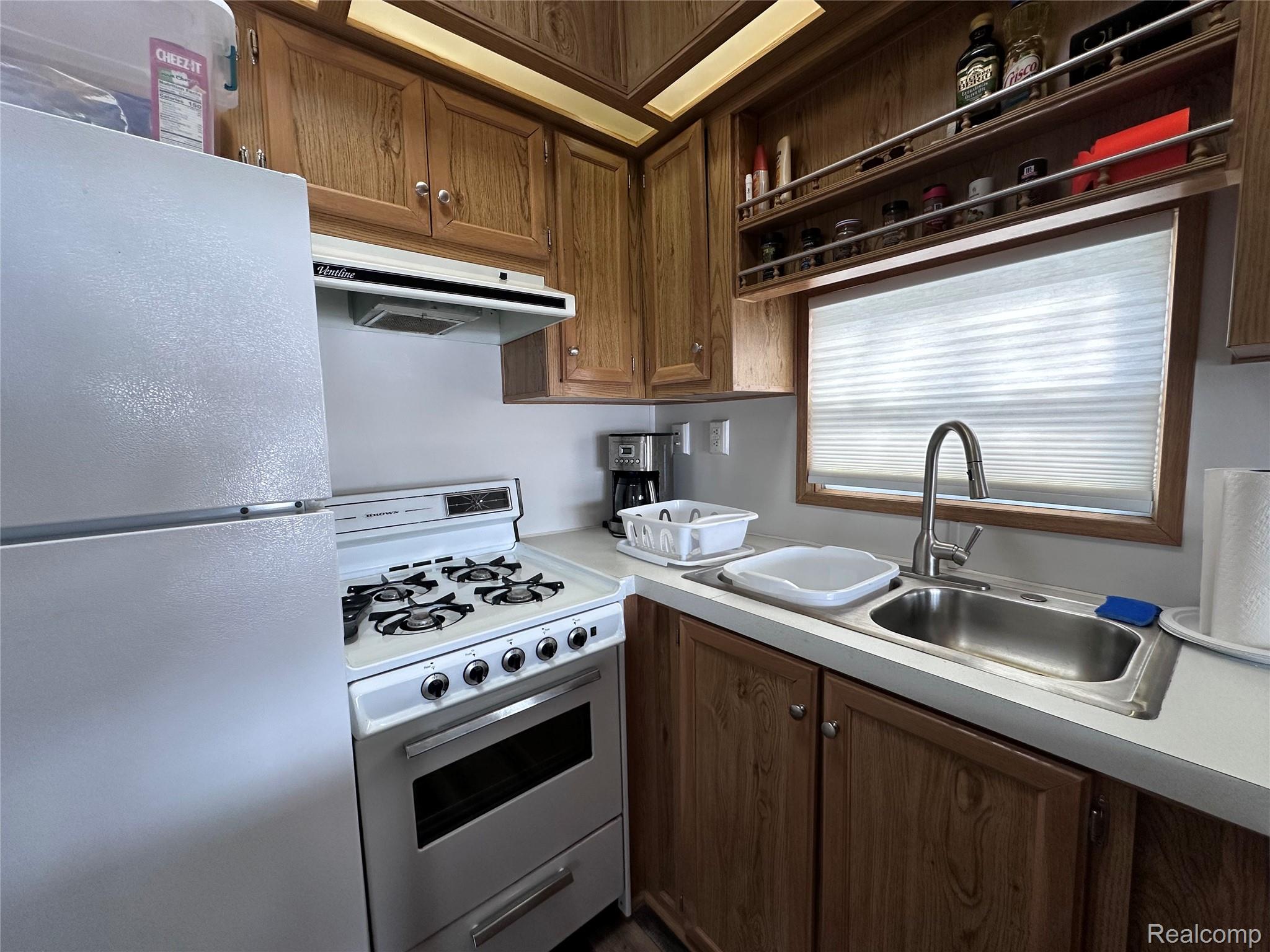 2221 Grass Lake Avenue 31