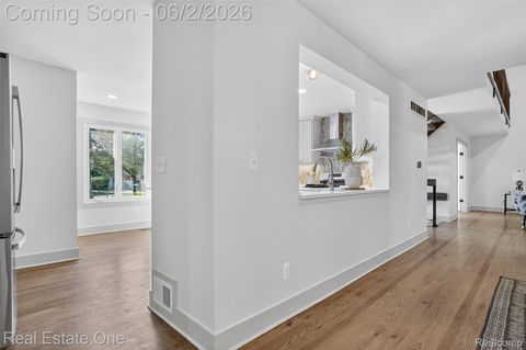 Tiny photo for 2141 Hickory Leaf Court N, Rochester Hills City, MI 48309 (MLS # 20261039371)