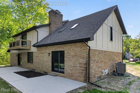 Tiny photo for 2141 Hickory Leaf Court N, Rochester Hills City, MI 48309 (MLS # 20261039371)