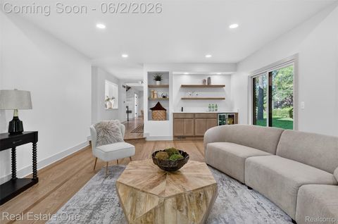 Tiny photo for 2141 Hickory Leaf Court N, Rochester Hills City, MI 48309 (MLS # 20261039371)