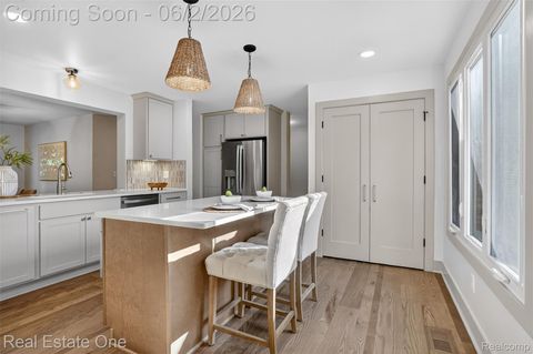 Tiny photo for 2141 Hickory Leaf Court N, Rochester Hills City, MI 48309 (MLS # 20261039371)