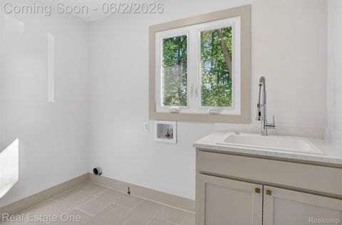 Tiny photo for 2141 Hickory Leaf Court N, Rochester Hills City, MI 48309 (MLS # 20261039371)