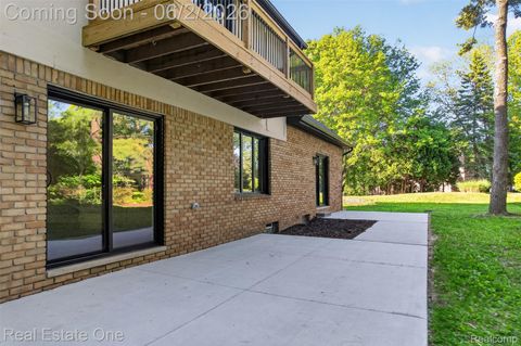 Tiny photo for 2141 Hickory Leaf Court N, Rochester Hills City, MI 48309 (MLS # 20261039371)