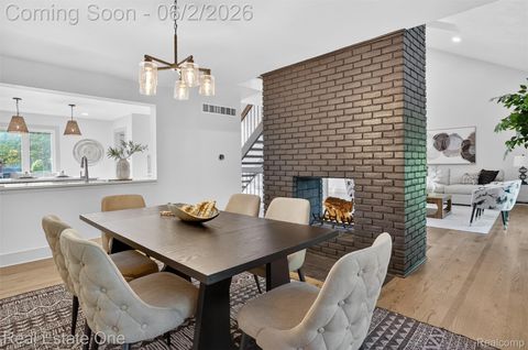 Tiny photo for 2141 Hickory Leaf Court N, Rochester Hills City, MI 48309 (MLS # 20261039371)
