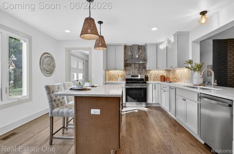 Tiny photo for 2141 Hickory Leaf Court N, Rochester Hills City, MI 48309 (MLS # 20261039371)