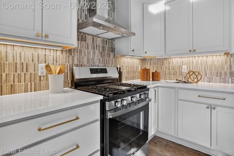 Tiny photo for 2141 Hickory Leaf Court N, Rochester Hills City, MI 48309 (MLS # 20261039371)
