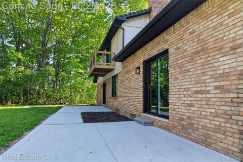 Tiny photo for 2141 Hickory Leaf Court N, Rochester Hills City, MI 48309 (MLS # 20261039371)