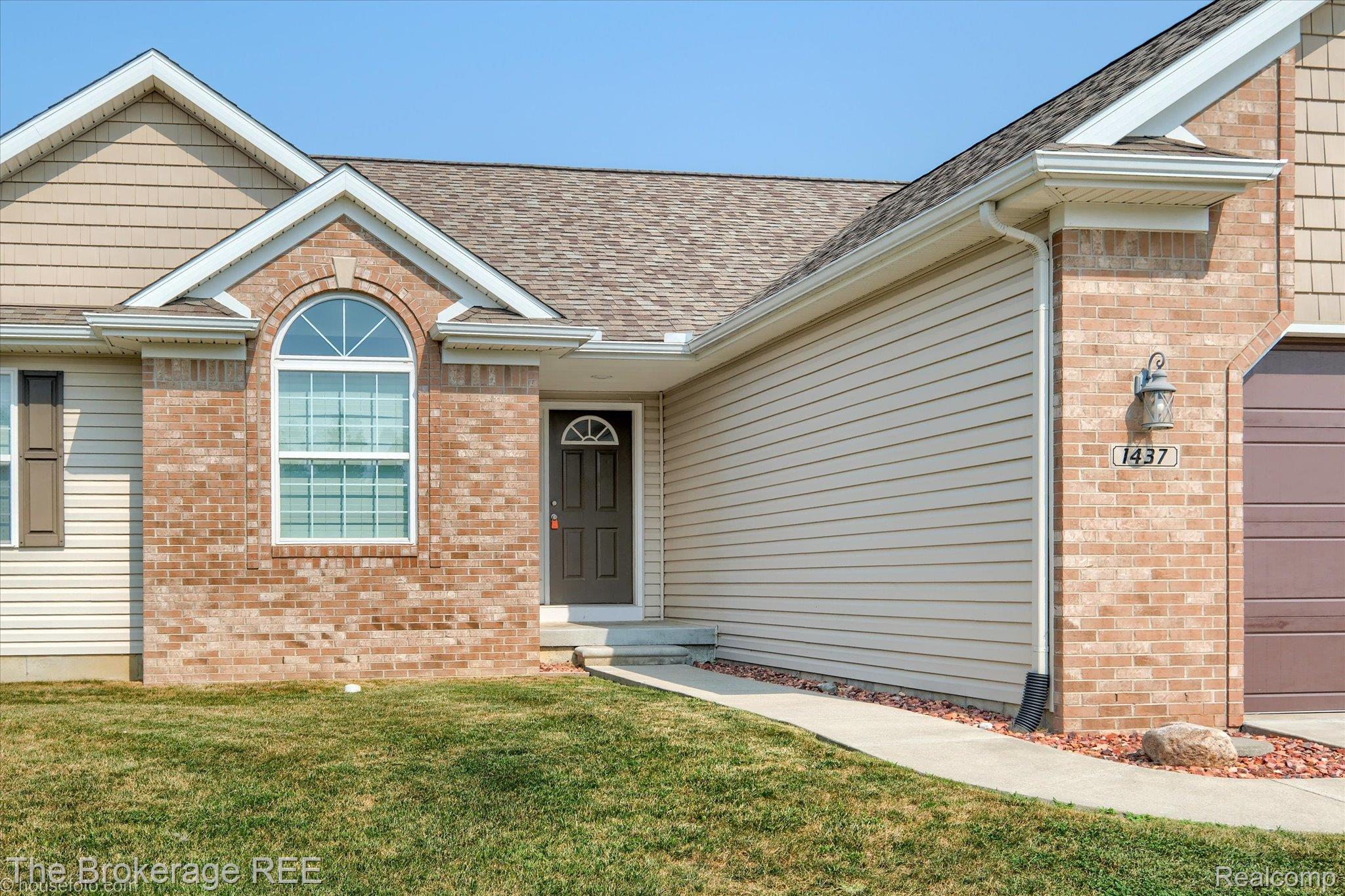 1437 Pondview Drive