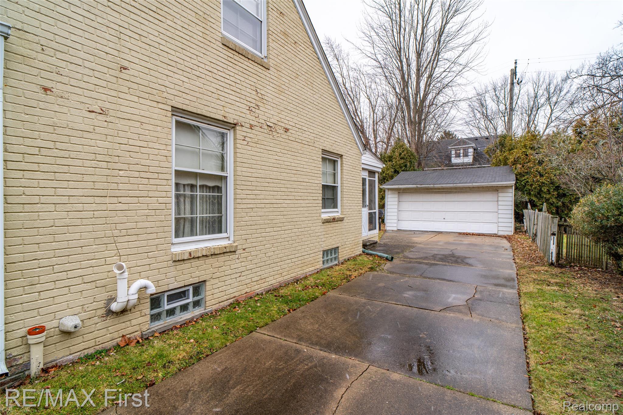 1039 Somerset Avenue