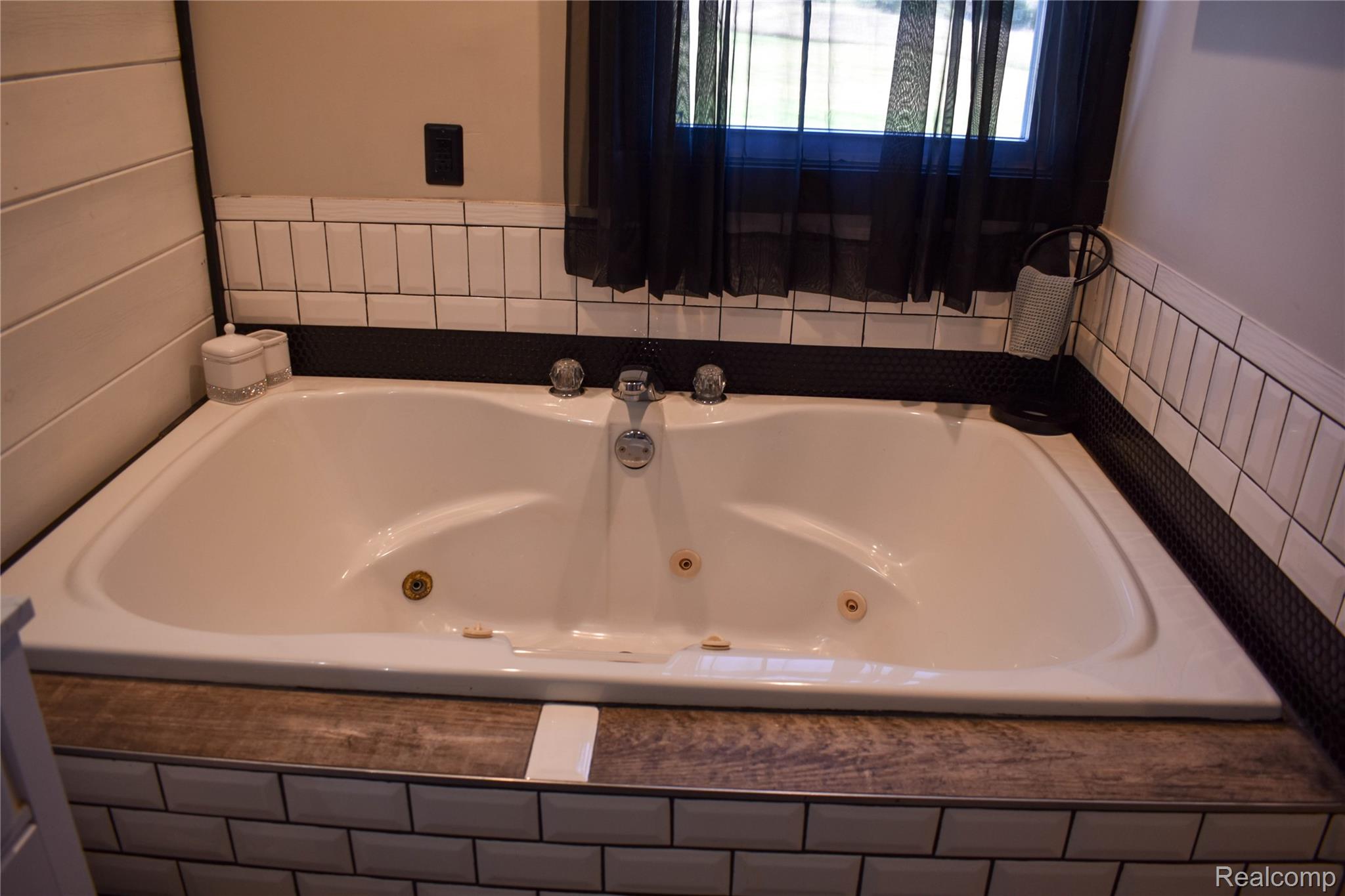 Highland Charter Township, Michigan 48357, United States, 4 Bedrooms Bedrooms, ,3 BathroomsBathrooms,Residential,Coming Soon,228182