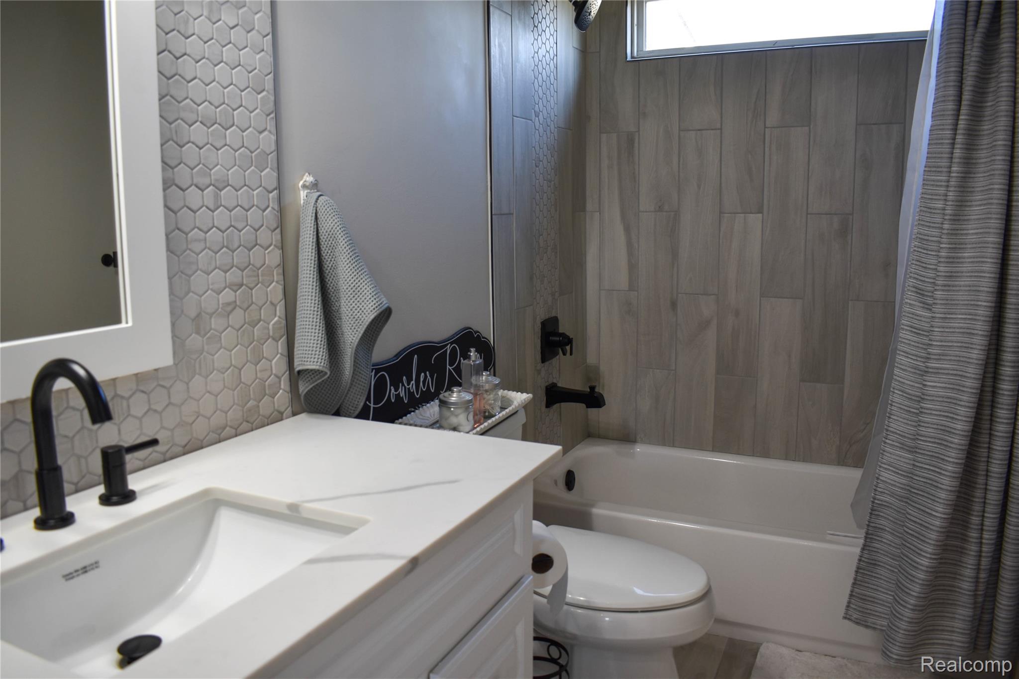 Highland Charter Township, Michigan 48357, United States, 4 Bedrooms Bedrooms, ,3 BathroomsBathrooms,Residential,Coming Soon,228182