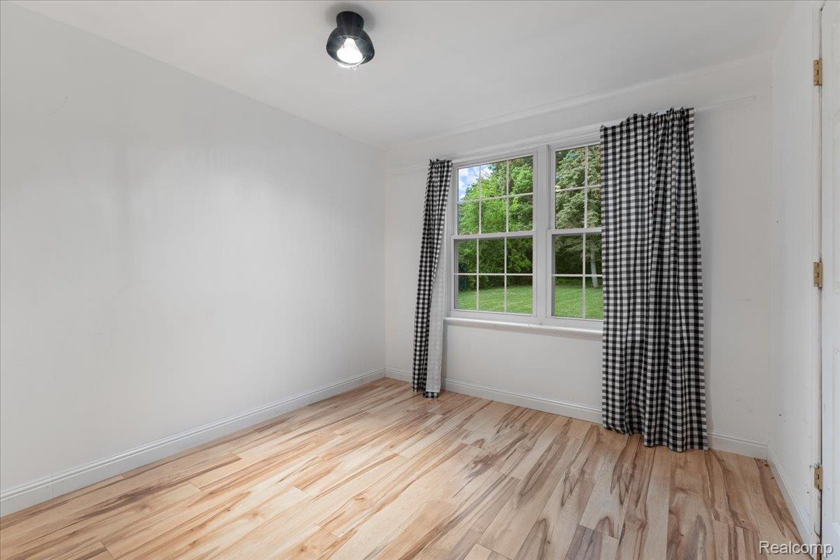 Waterford Charter Township, Michigan 48329, United States, 5 Bedrooms Bedrooms, ,4 BathroomsBathrooms,Residential,Active,154872