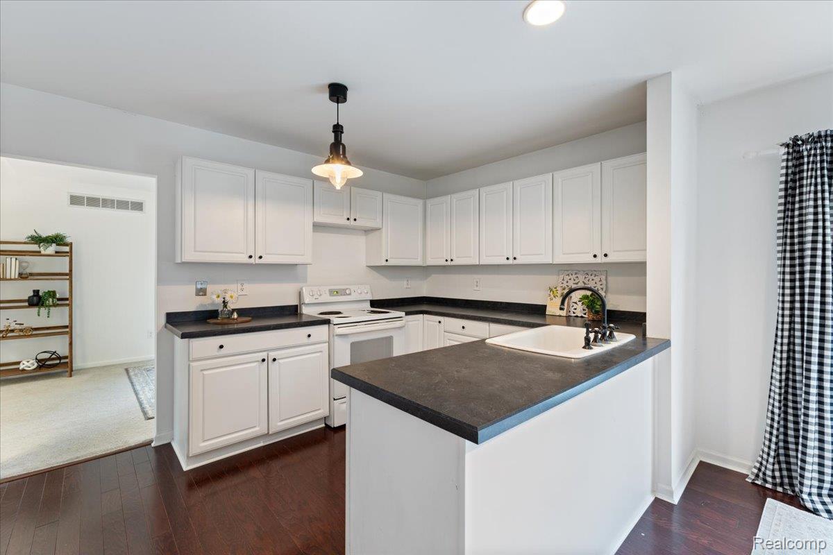 Waterford Charter Township, Michigan 48329, United States, 5 Bedrooms Bedrooms, ,4 BathroomsBathrooms,Residential,Active,154872