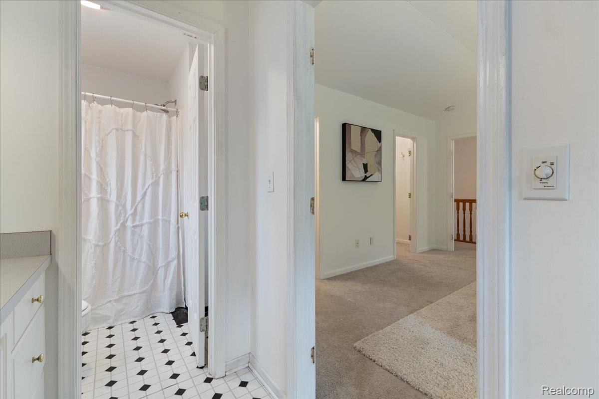 Waterford Charter Township, Michigan 48329, United States, 5 Bedrooms Bedrooms, ,4 BathroomsBathrooms,Residential,Active,154872