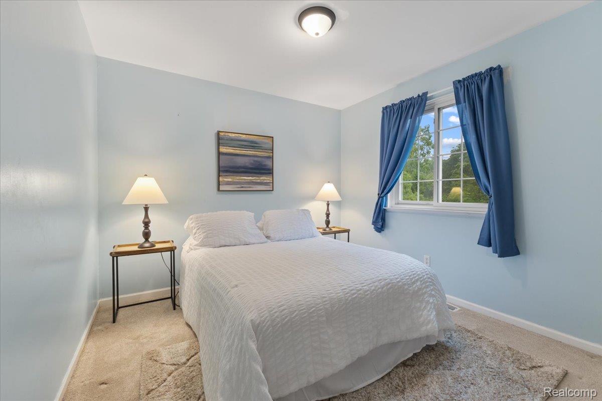 Waterford Charter Township, Michigan 48329, United States, 5 Bedrooms Bedrooms, ,4 BathroomsBathrooms,Residential,Active,154872