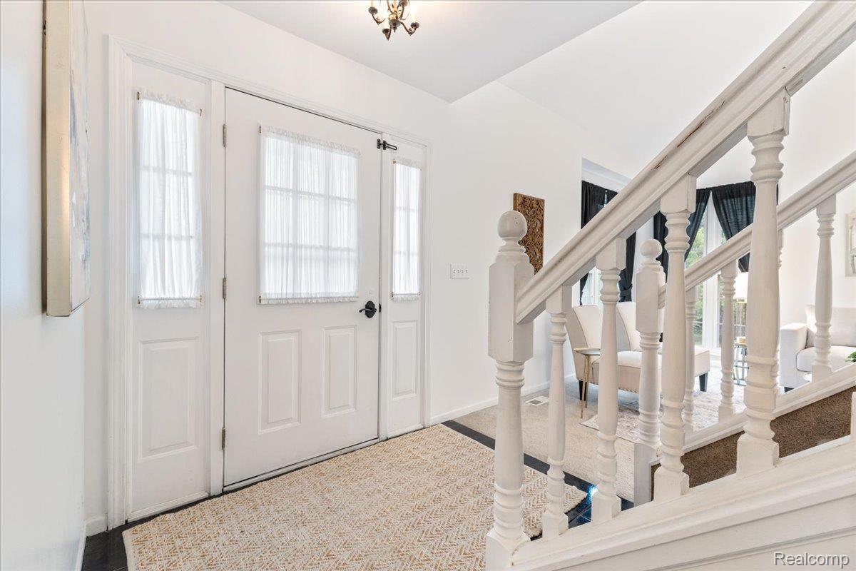 Waterford Charter Township, Michigan 48329, United States, 5 Bedrooms Bedrooms, ,4 BathroomsBathrooms,Residential,Active,154872