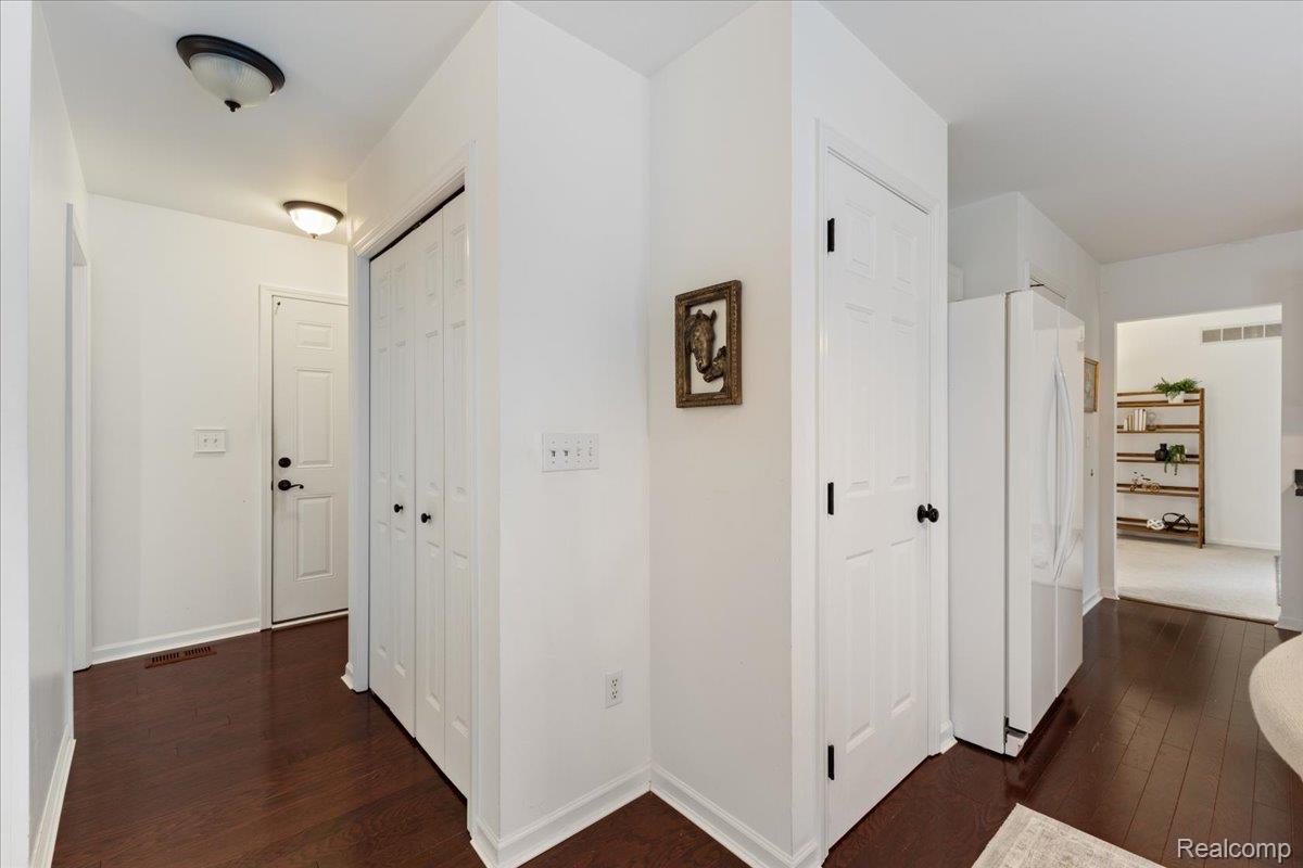 Waterford Charter Township, Michigan 48329, United States, 5 Bedrooms Bedrooms, ,4 BathroomsBathrooms,Residential,Active,154872